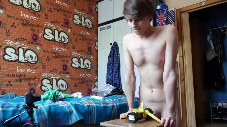 Ethan Alex: Alex si cewek sange ngentot dildo sampai dicrot di dalam