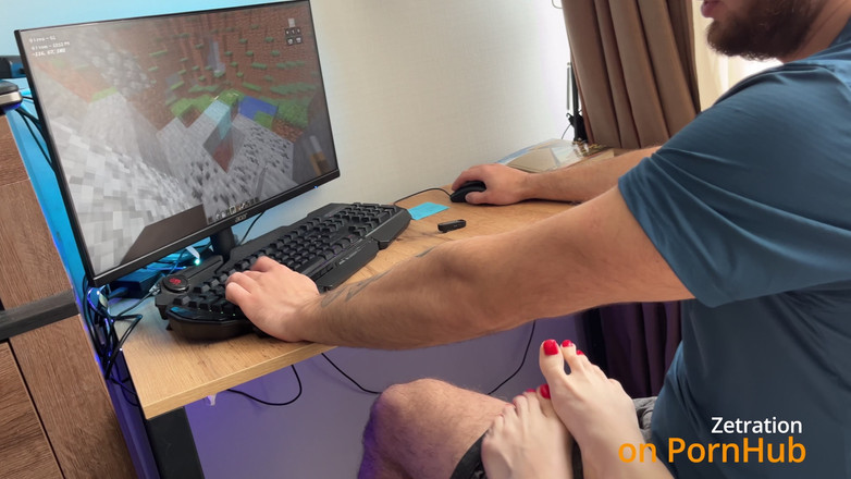 Zetration: Cewek itu pengen banget pantatku waktu aku lagi main minecraft -...