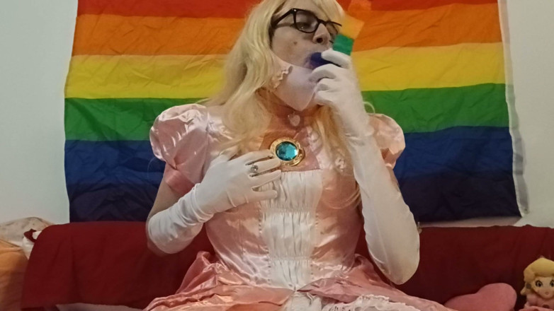 PrincessTheo6: Princesstheo Sissy Chastity Fun Time