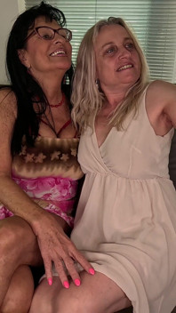 Prolapso lesbiana abuelita divertido con grandes tetas caídas