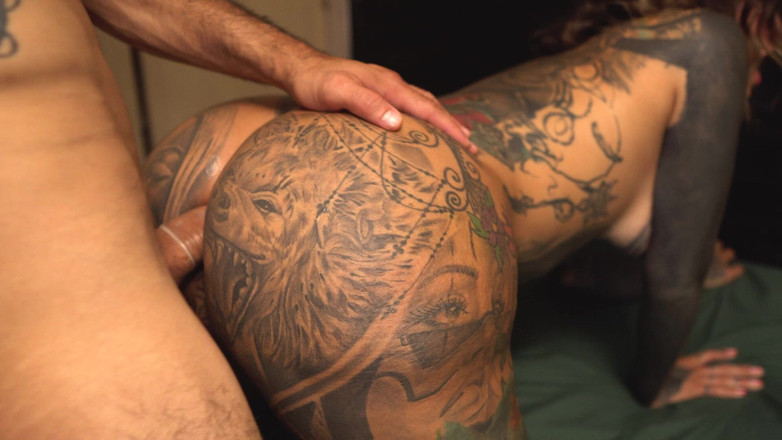 Leyton Big: Девушка, с которой я познакомился в Tinder, приглашает своих друзей попробовать мой большой член