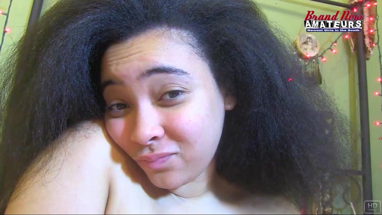 Brand New Amateurs: ¡La colegiala morena tatuada tetona Raquel ama una profunda para...