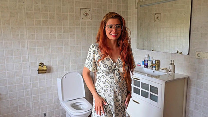 Labestiaylabella: 同僚と自宅で働いていたとき、彼女がニンフォマニアだとは知らなかったのですが、彼女の可愛いメガネをかけて熱い姿で現れました