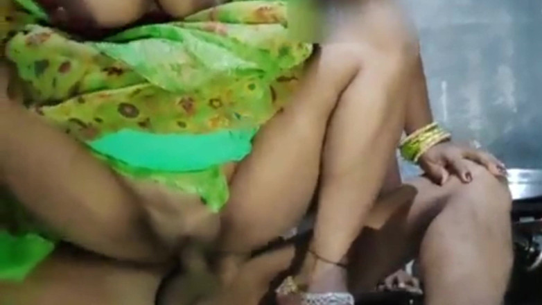 Riyadesi18: Bihari Desi Bhabhi Chodwati Hai Apne Chote Dewar Ka Body...