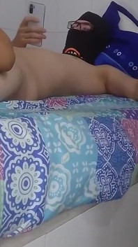 彼女に気づかれないようにカメラを録画したままにします