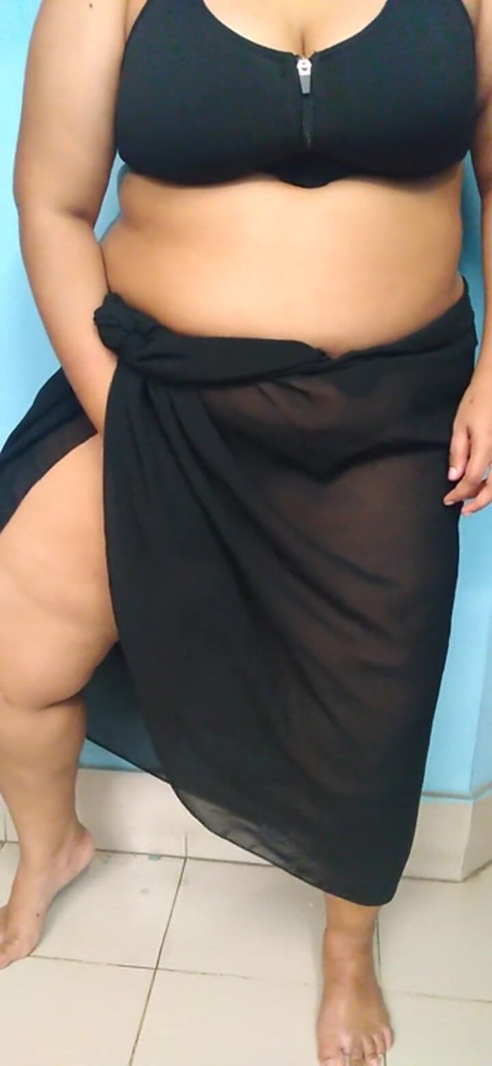 Aria Mia: 오이와 하드코어 섹스하는 사우디 아라비아 하녀