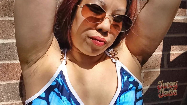 JasmineJade: Showing off My Sweaty Pits Out on a Hot Summer...