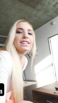 Sis Loves me - schwanz-sehnsüchtiges blondes teen kriecht auf ihren stiefbruder in der dusche, um seinen großen schwanz zu sehen