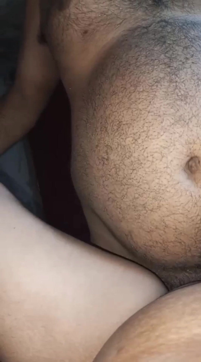 Auntixxx69: Kel üvey erkek kardeşim beni sikiyor ve videomu yayınladı