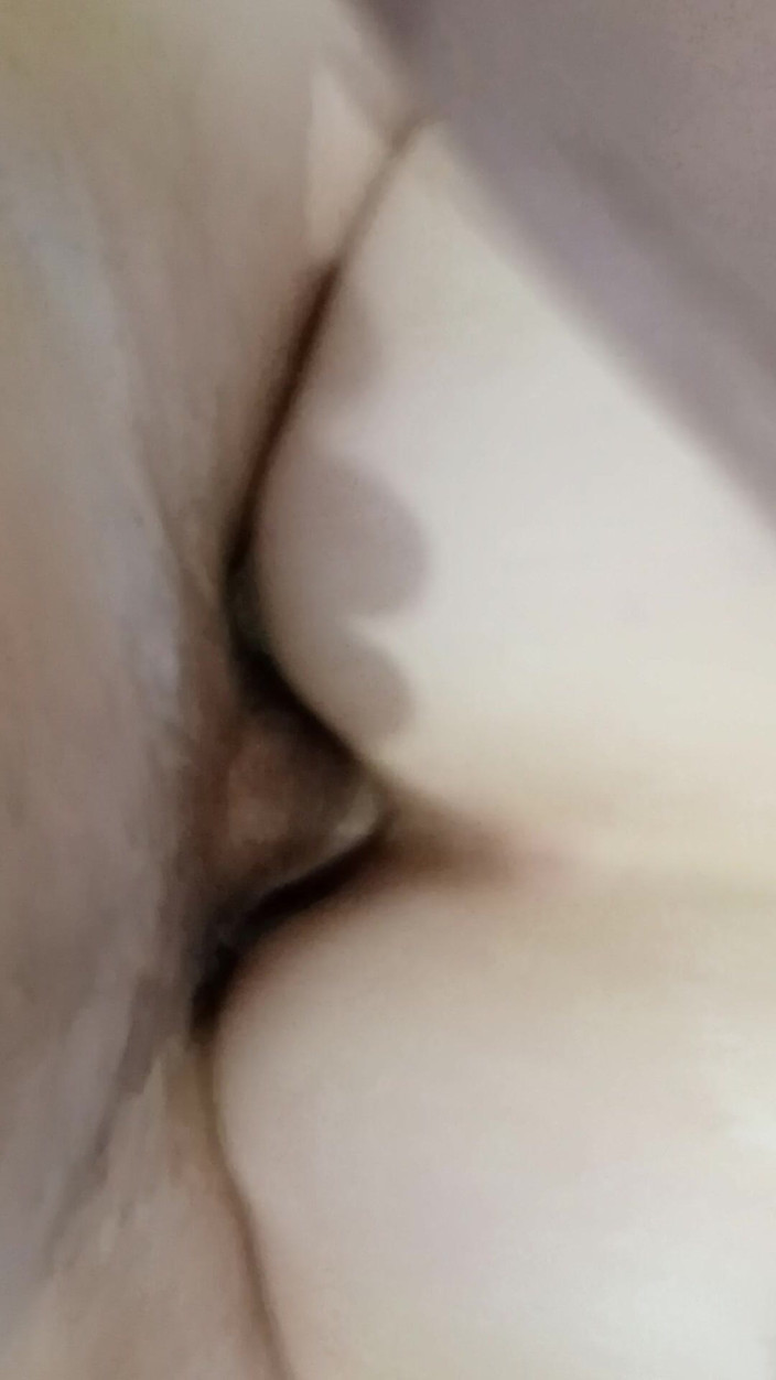 Krystidu69: 我的邻居深深地操我，我让她达到前所未有的高潮