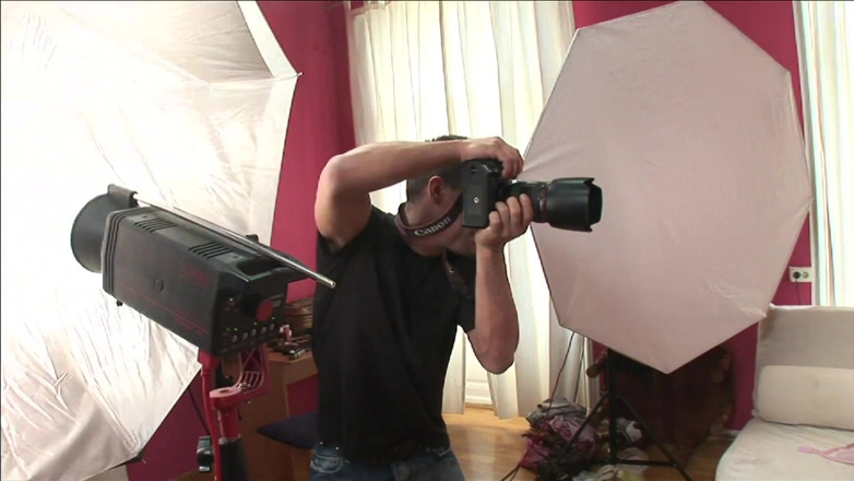 Sex All Together: Una bionda sexy e volenterosa trasforma un servizio fotografico in...