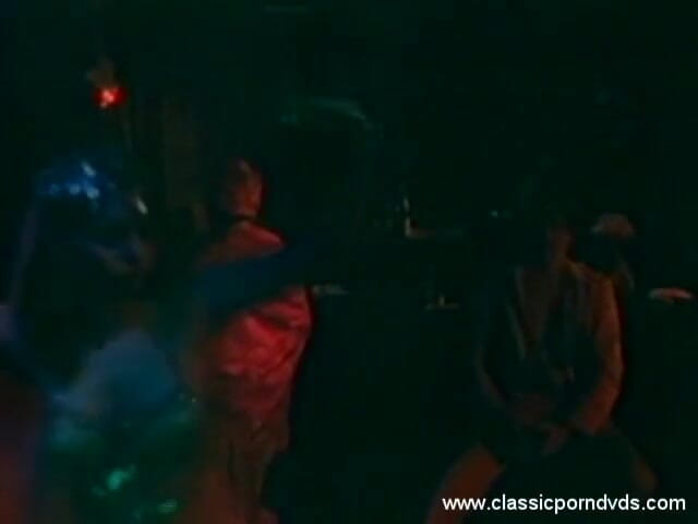 Classic Porn DVDs: ราชินีหนังโป๊คลาสสิกกำลังลงมือทำ