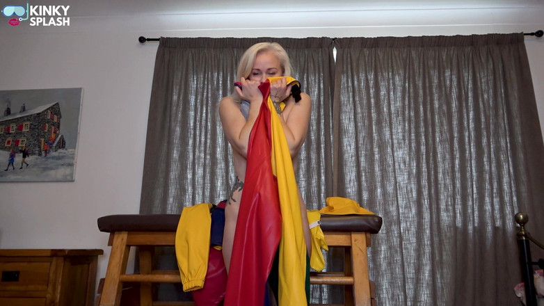 UKCuteGirl: Jezděte na své paní: PVC Ponyboy JOI &amp; Tease