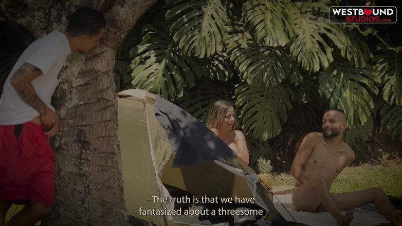 Run good girls: Annie Marin En Un Trío De Acampada Al Aire Libre