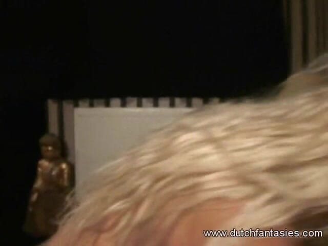 Dutch Fantasies: Herausragende blonde MILF bekommt ihre möse geleckt und geschraubt
