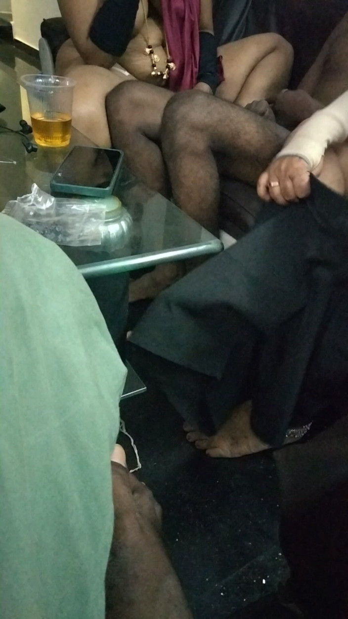 Tamil lesbian: Sprostě mluvící nahá