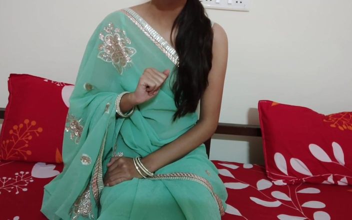 Saara Bhabhi: Hindi seksverhaal rollenspel - Indische stiefmoeder neukte haar stiefzoon terwijl hij...