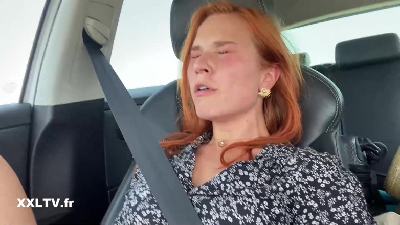 XXLTVFR: Clemence audiard masturbiert im auto