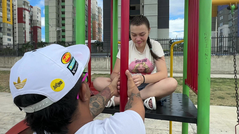 Julianaburning: I Meet a Sad Girl in the Park and End...