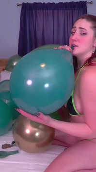 Doxy wyskakuje jej balon wiśni 