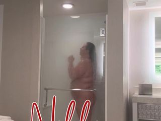 Nikki James: Schlampe brauchte eine dusche