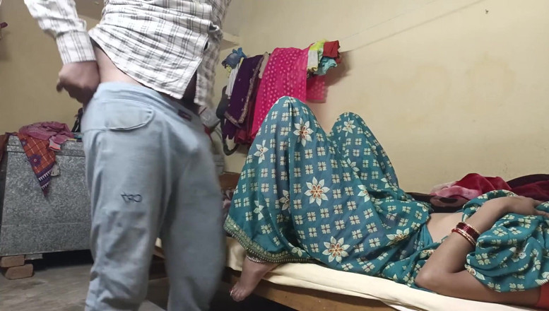 Kumari sushma: Desi Bhabhiの猫を舐めるのは初めて