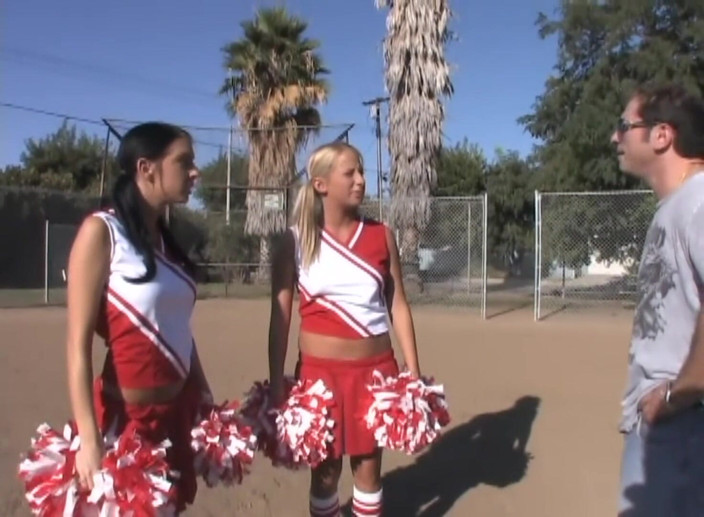 Watch Dirty Movies: Trio di cheerleader arrapata: leccata sgrillettamento e triplo buco del...