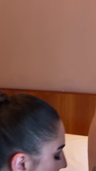 Pareja Joven Trae a MILF De Vuelta Al Hotel