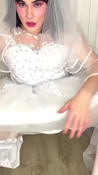 Natalie potřebuje pro svou svatební noc trochu praxe