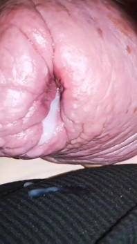 Cewek sange ini lagi asik fingering sperma hangatnya sampai crot di dalam