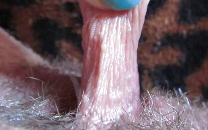 Cuteblonde666: Hard big clitoris in extreme close up