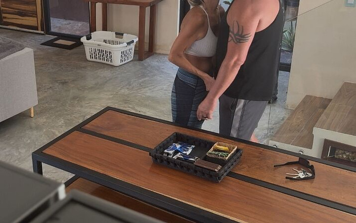 InternalDrive: 내 자지를 빨아주는 거유 밀프