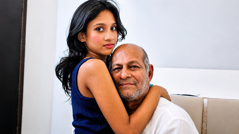 Hotmaster: भारतीय एशियाई देसी बूढ़ा आदमी चूसते हुए चूस रहा है युवा लड़की की चुदाई वीडियो