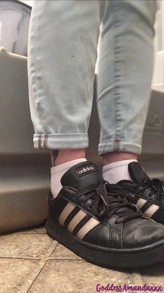 Thumbnail of Curvy Brunette Going to the Toilet Four Times