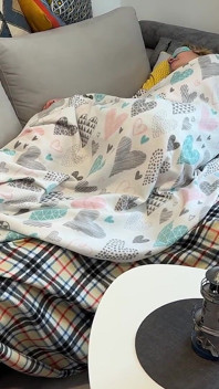 Macocha chciwie ssie mojego ogromnego kutasa po tym, jak zakradam się do jej pokoju o świcie