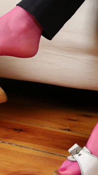 Sensueel Bungelen & Schoenspel in Roze maillots - Loafers & Klompenlappen