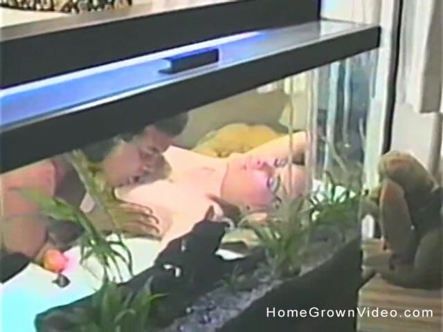 Homegrown Video: สาวผมบลอนด์ลามกยุ่งกับดิลโด้หลายอัน