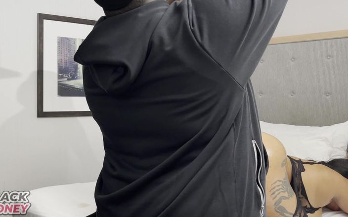 Black Money Erotica: Tante semok kulit hitam dengan pantat bahenol dientot habis-habisan di...