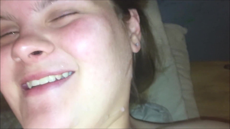 Fat Goddes: Poesje klaarkomen en spuiten over lul tijdens seks, close-up