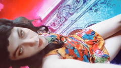 Kitty_Cross: Śliczne Femboy Ciągnięcie oversized sweter na gołe nogi