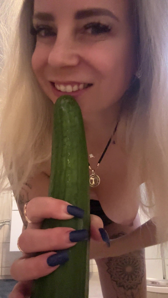 LarisaCum: Tôi chết tiệt ổ cắm của tôi! Hãy nhìn cách tôi...