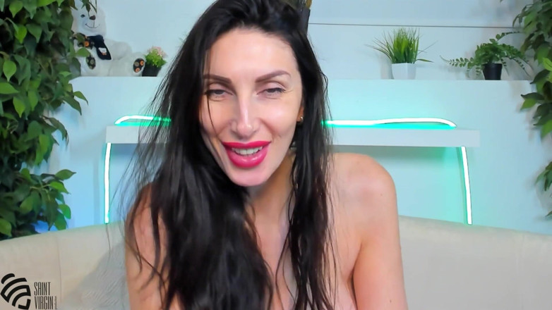 LizaVirgin: Горячая брюнетка Liza Virgin с большими сиськами лижет красные губы
