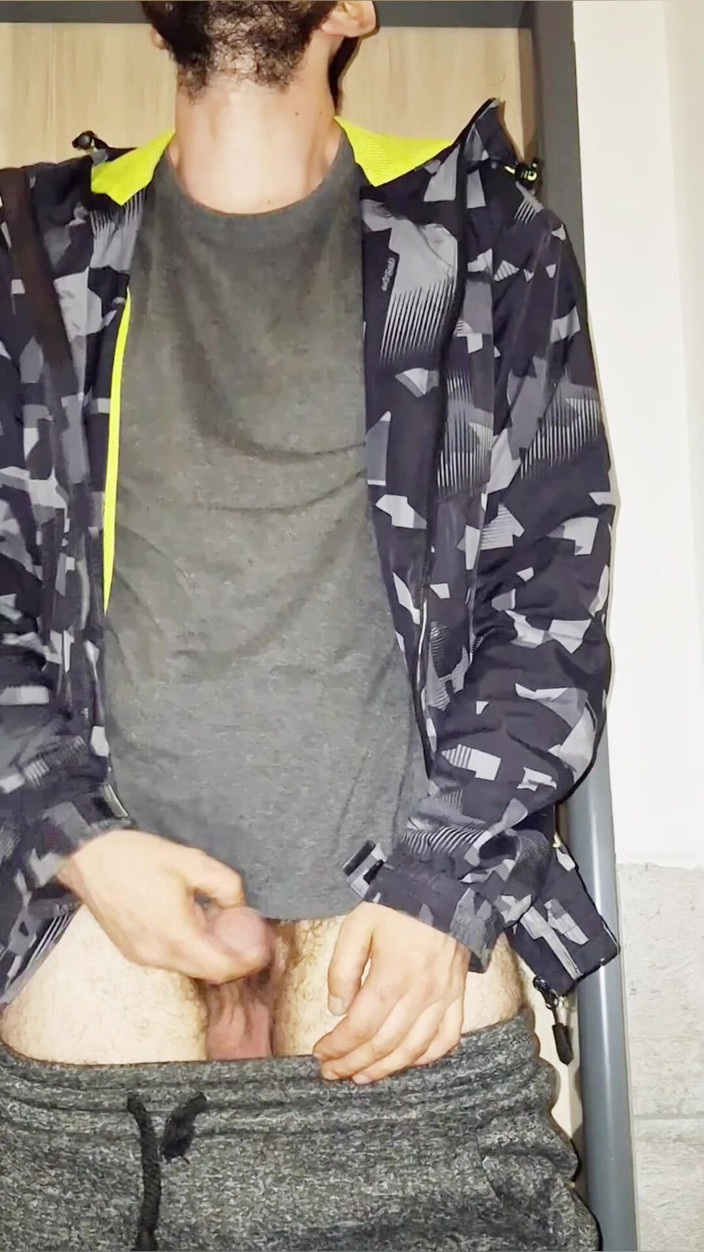 jerkofflover: Apabila Saya Mula Bekerja Awal Pagi, Saya Kencing Di Tandas