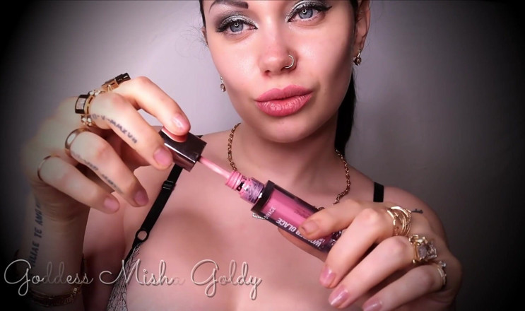 Goddess Misha Goldy: Szminka niewolnik. Stań się dla mnie słabszy! Moje usta pokryte...