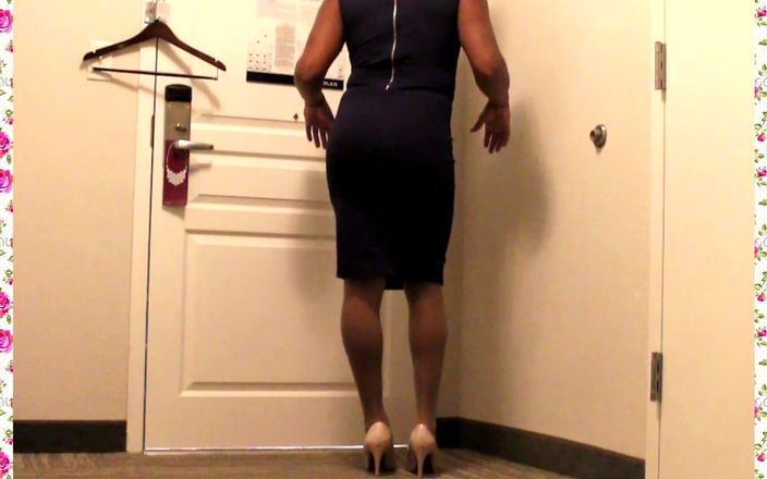 Sissy Housewife: Kadın kılıklı sekreter iş için giyiniyor