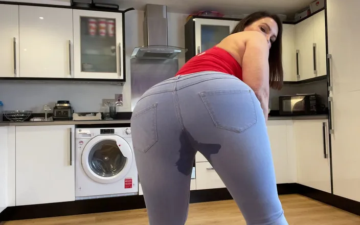 Sophie James: I'm begging you I am desperate to pee