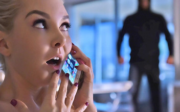 Mylf Official: Güzel sarışın orta yaşlı seksi kadın azgın bir yabancı tarafından...