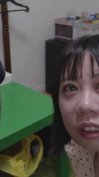달콤한 미소를 지으며 일본 레스토랑 직원은 아무도 예상하지 않은 쪽으로 모두를 놀라게 했습니다.
