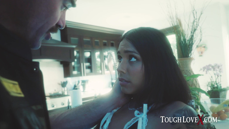 ToughLoveX: Неслухняна покоївка Каміла Кортес отримує дисципліну
