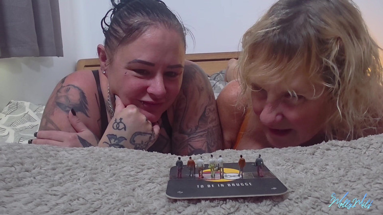 Molly MILF: 자이언트 몰리와 샤이엔은 작은 사람들과 놀고 있다.